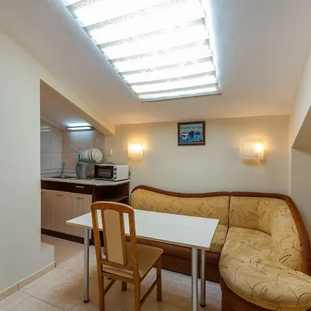 شقة Comfortable 1bedroom With Kitchen Qq *