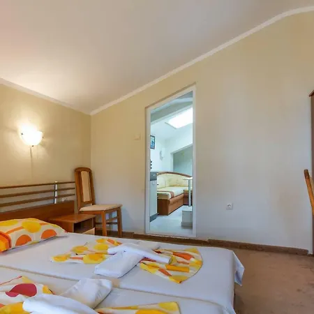 شقة Comfortable 1bedroom With Kitchen Qq *