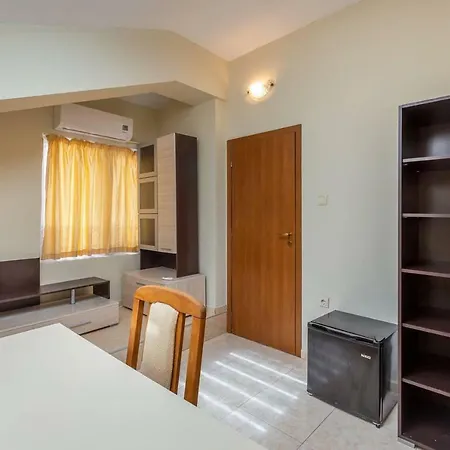 Comfortable 1bedroom With Kitchen Qq Apartman