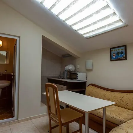 Apartman Comfortable 1bedroom With Kitchen Qq Burgasz